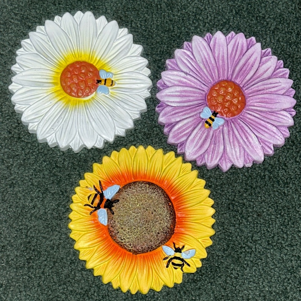 Sunflower and bumblebee |
Material: Ceramic | Condition: NWT | Garden Decor 🐝 🌻